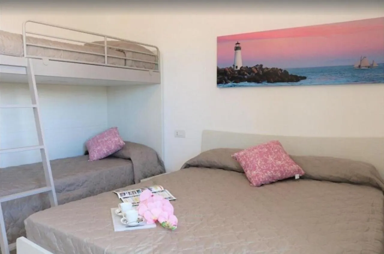 Joyful Sea-View Apartment With Beach Place Бибионе