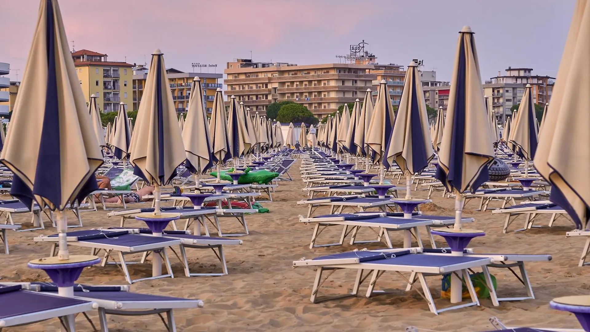 Joyful Sea-View Apartment With Beach Place Бибионе